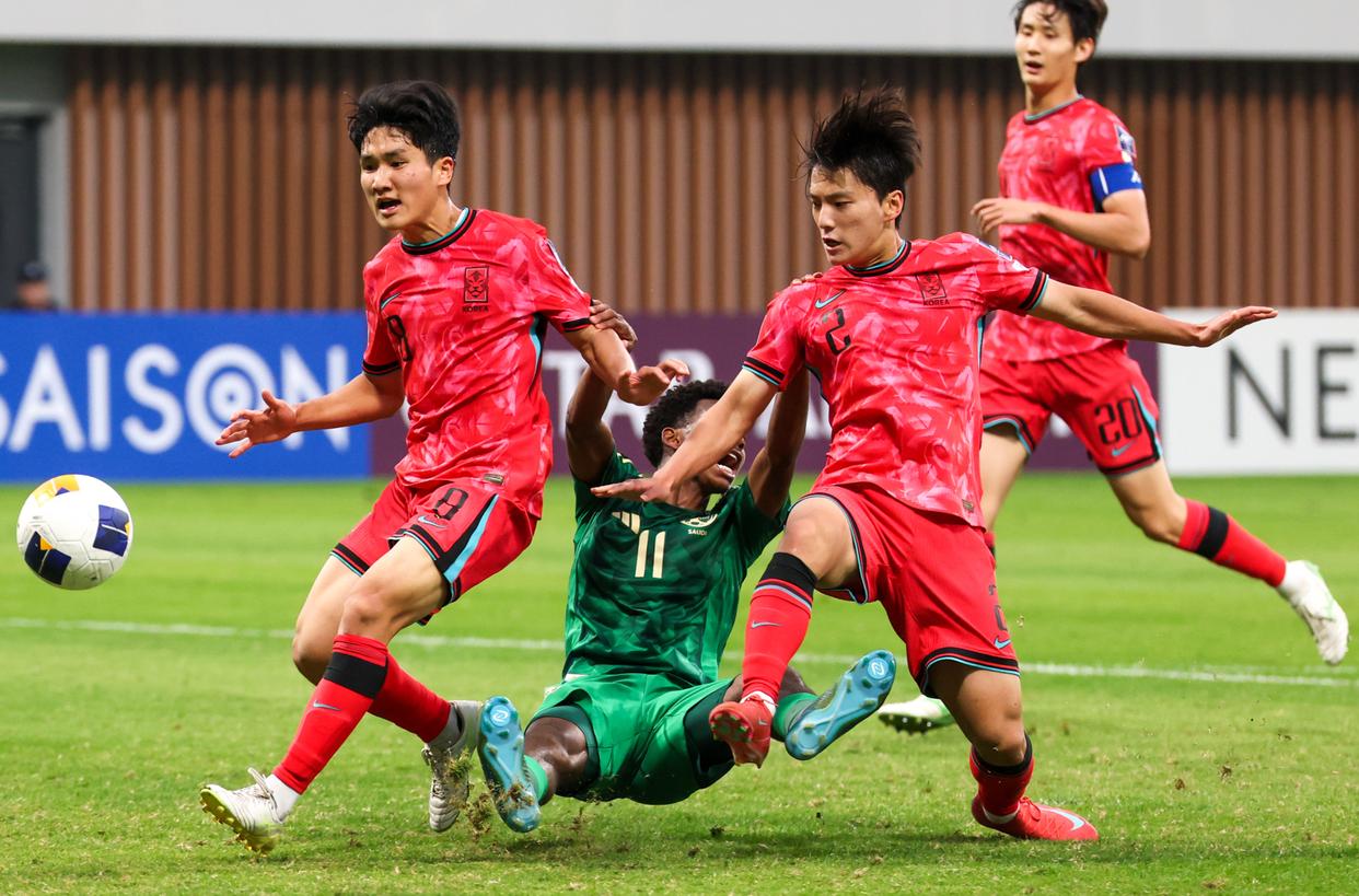 jinnianhui-沙特阿拉伯女足选手获得亚洲杯季军