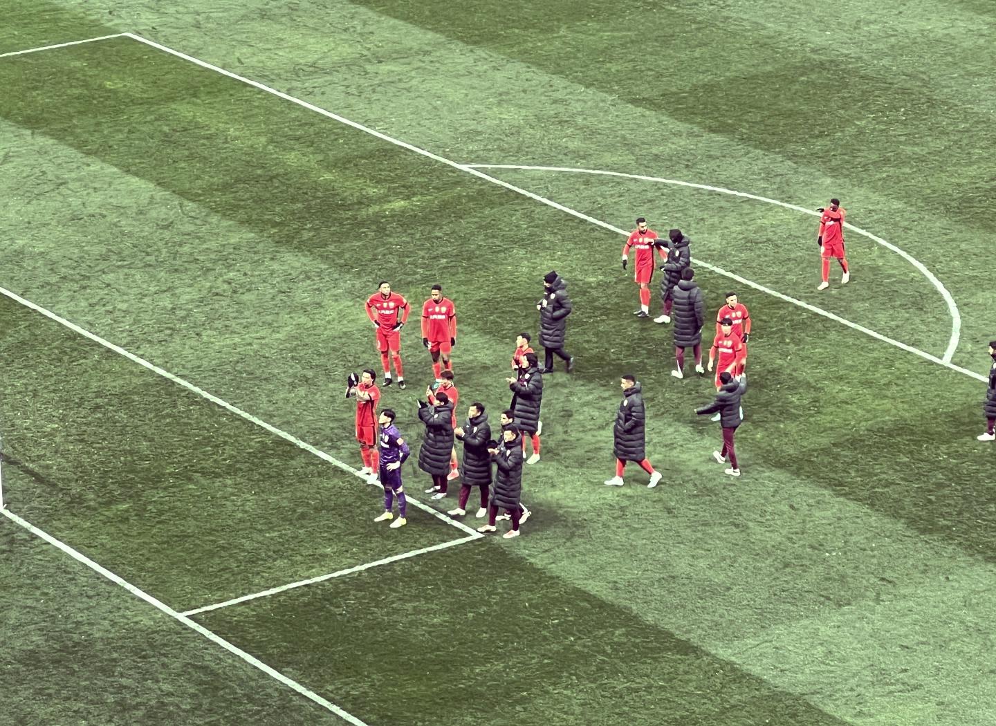 体育赛事精彩纷呈,球员表现亮眼 体育赛事精彩纷呈,球员表现亮眼