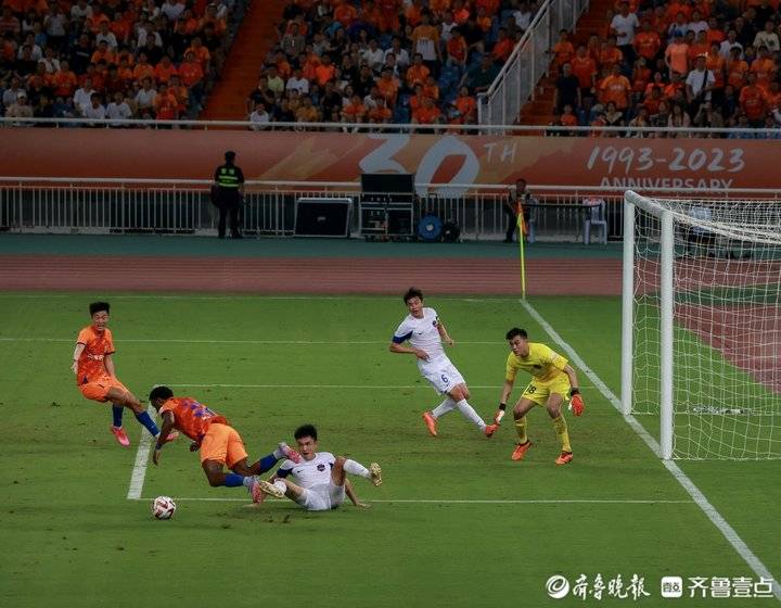 精彩瞬间一览进球、抢断、扑救的简单介绍