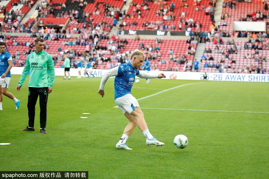 包含布伦特福主场逆转,追平比赛的词条 包含布伦特福主场逆转,追平比赛的词条