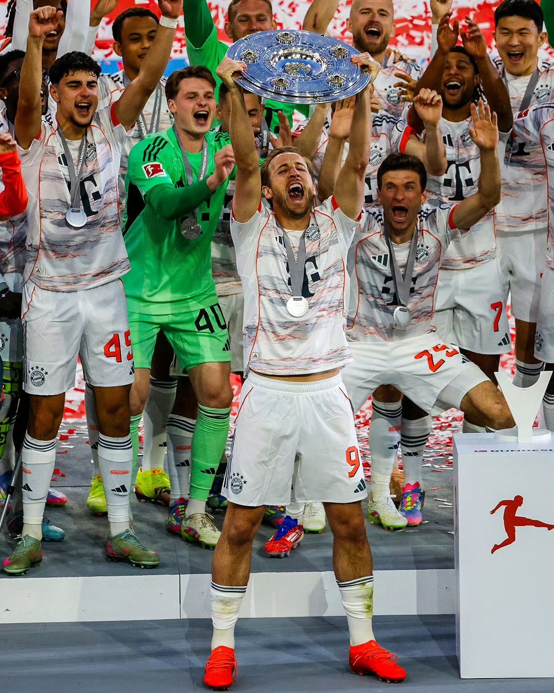 AC米兰鏖战日本，哈里·凯恩高光表现的简单介绍