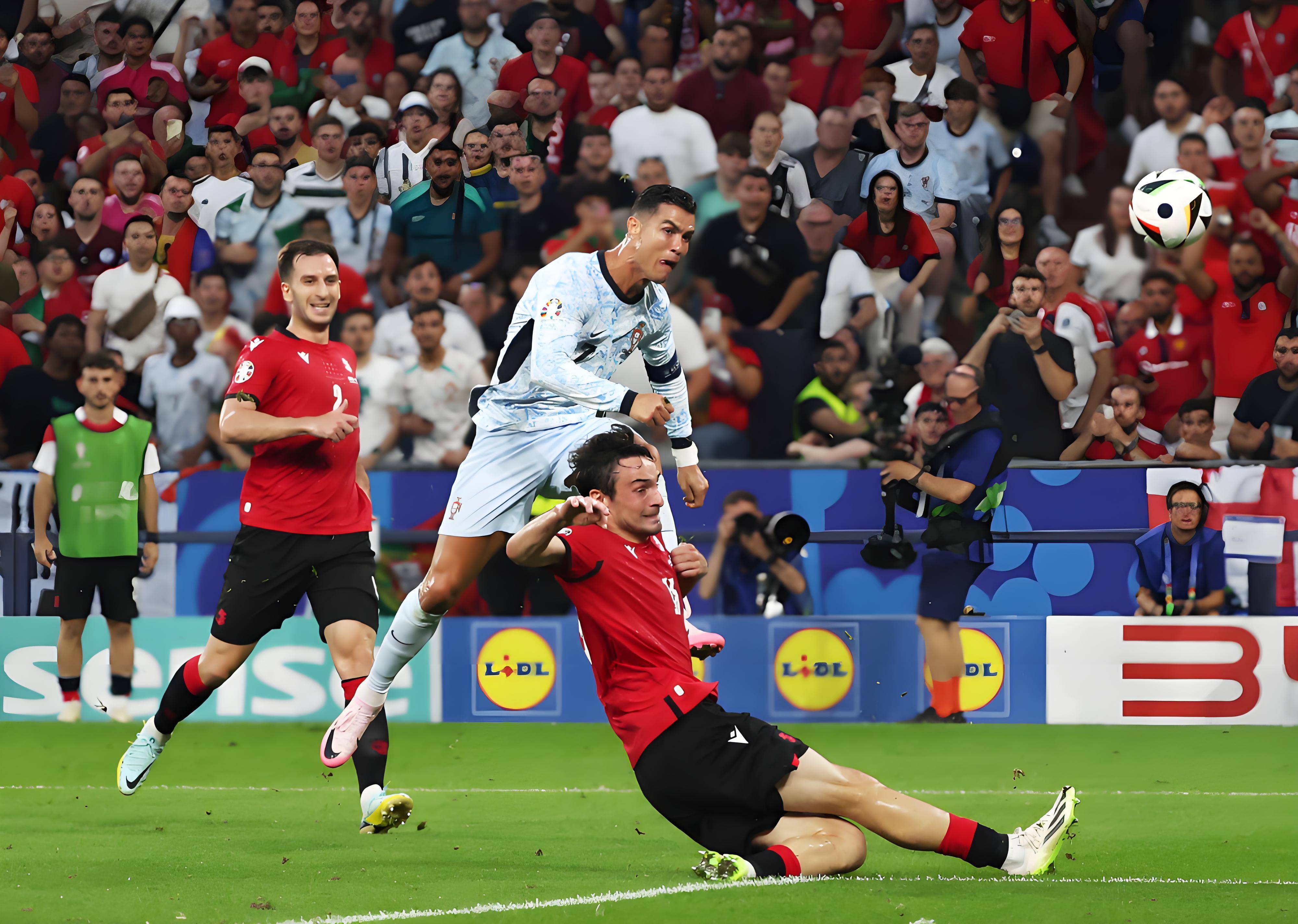 中国险胜克罗地亚，C罗打破历史纪录