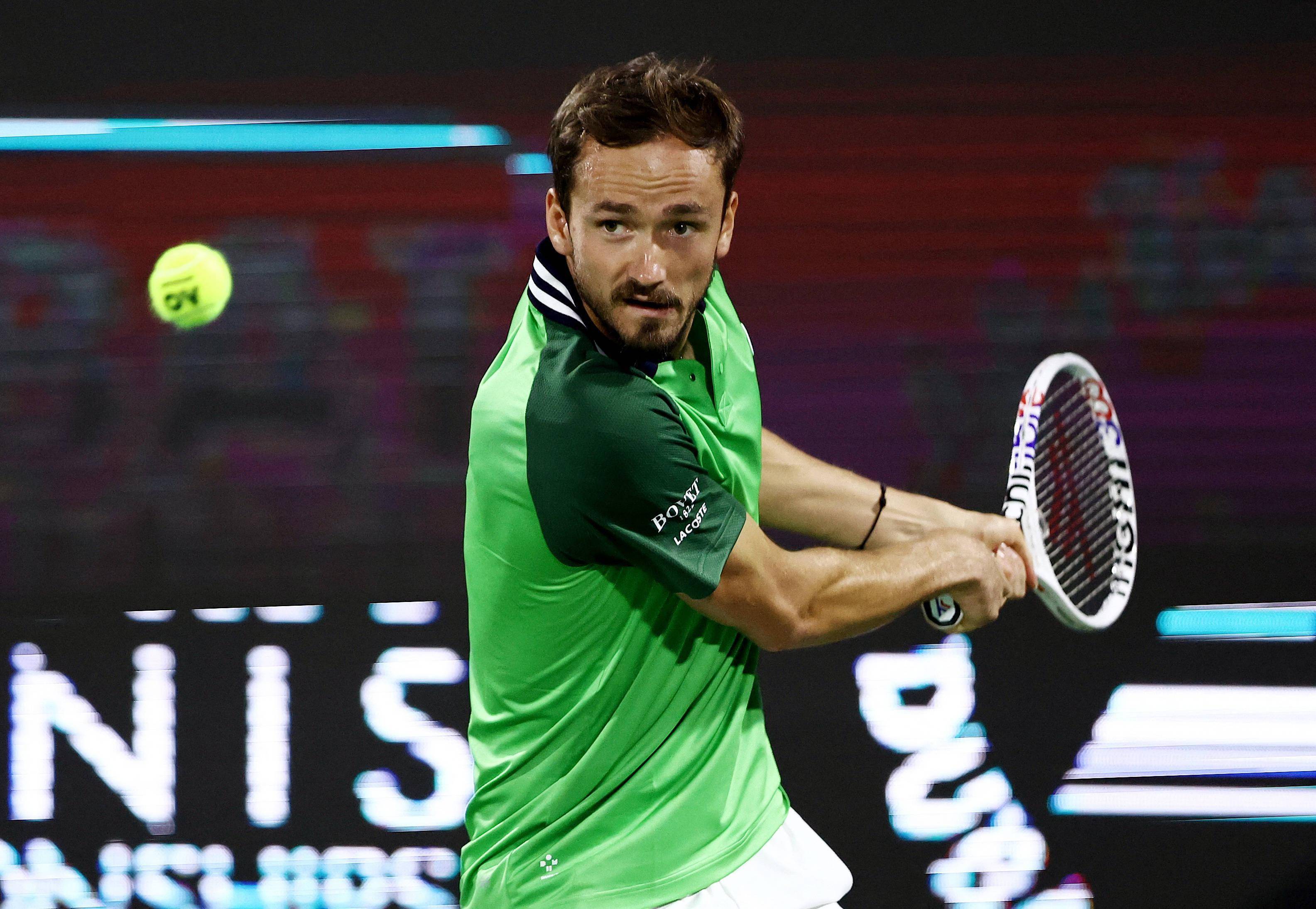 包含澳大利亚网球队险胜意大利网球队，梅德韦杰夫关键制胜的词条