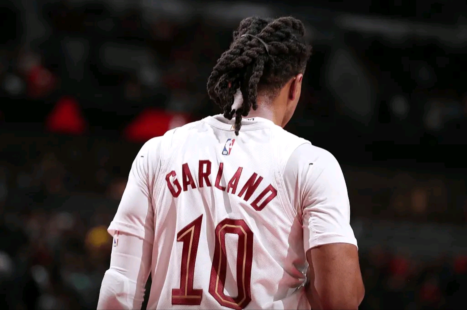 金年会官方网站-猛龙鏖战青岛队，米切尔惊艳四座