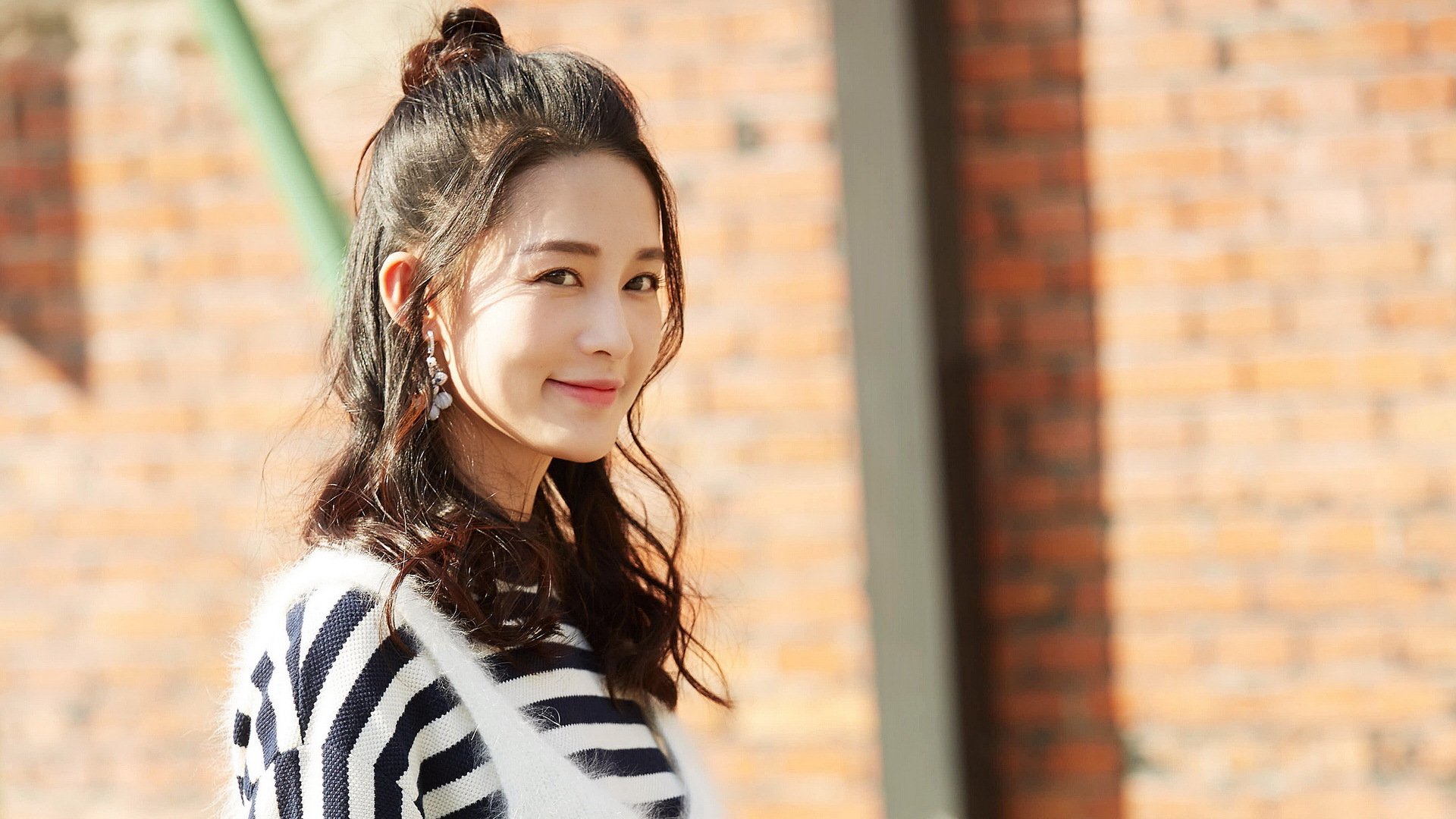 金年会集团-赛道与球场的交响，当汉密尔顿超越维斯塔潘，字母哥击穿上海防线