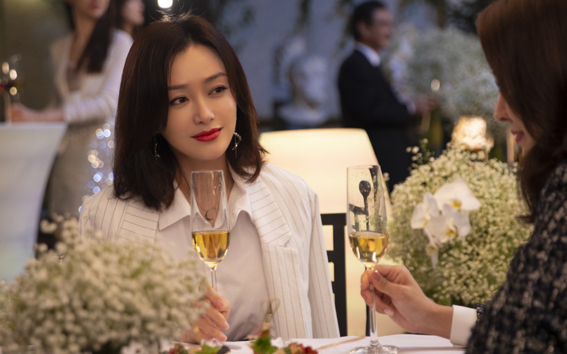 F1年度争冠焦点战与广厦队掀翻骑士，体育竞技的双重狂想