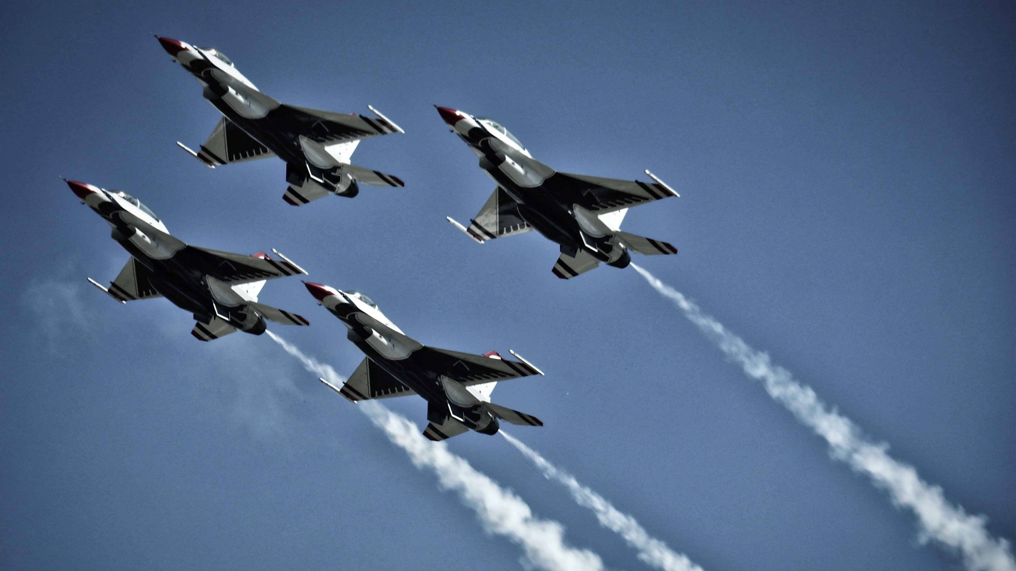 金年会体育-闪电战瓦解蓝白防线,那不勒斯欧冠夜击碎阿根廷足球骄傲