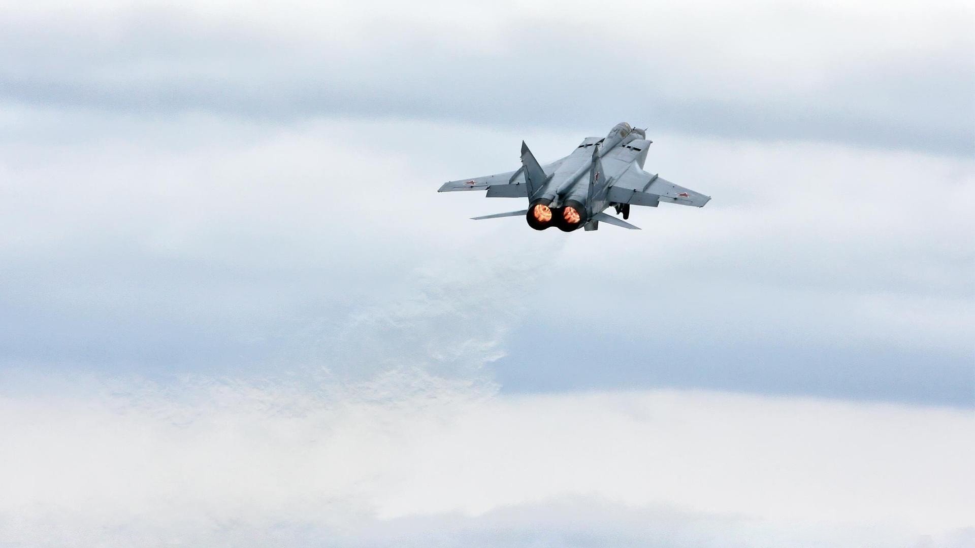 阿尔及利亚荣耀之夜,F1年度争冠焦点战提前终结荷兰悬念