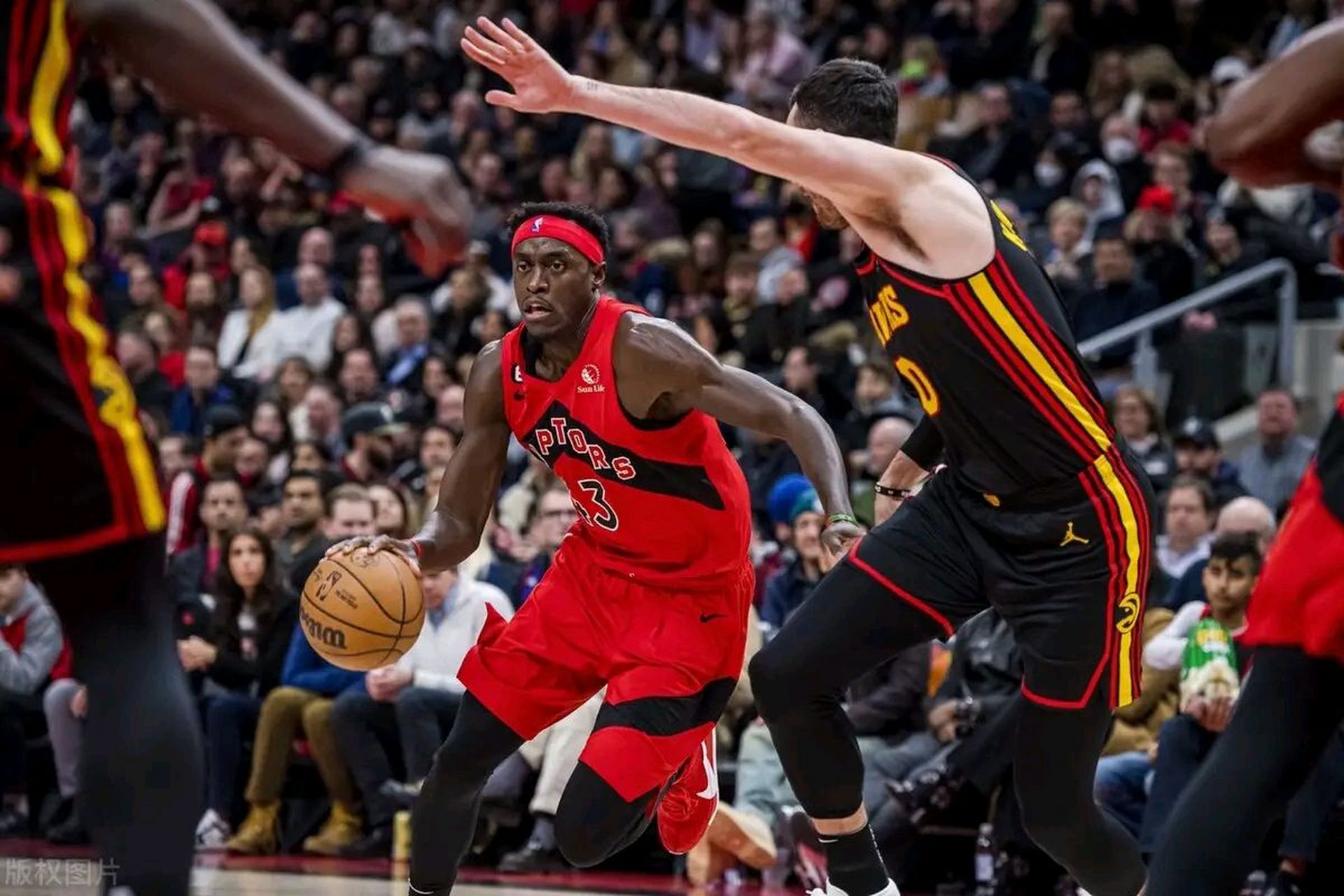 太阳对阵尼克斯，范弗利特带队取胜