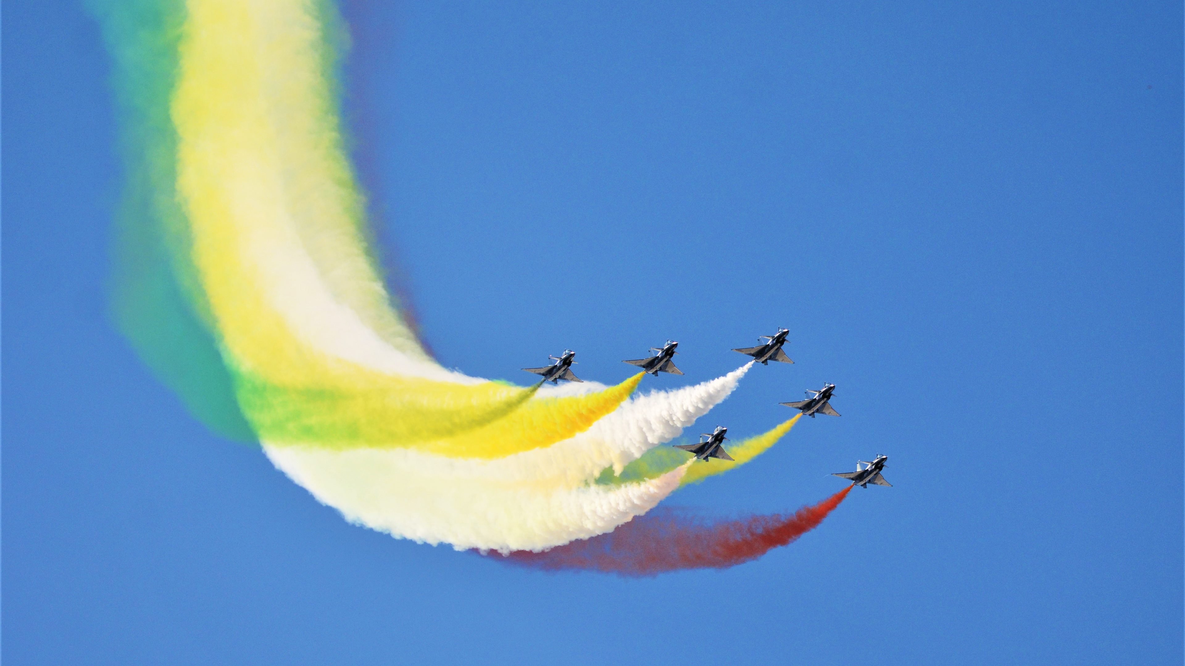 双线争冠，英超焦点战与开拓者得分压制骑士的运动战略交响